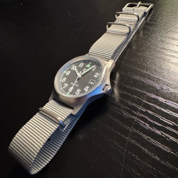 Quartz Silver and Black Watch - Picture 4 of 6